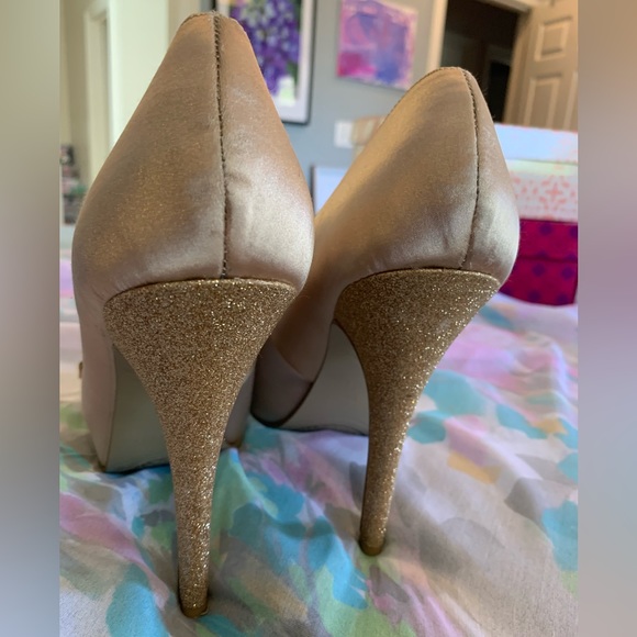 Champagne Gold Pumps - Picture 3 of 11